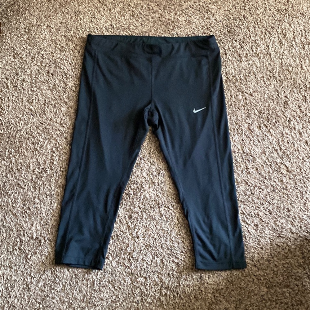 Dri-Fit Nike Workout Leggings - Capri Length - Size L